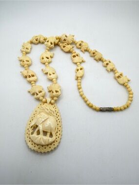 19" Vintage Carved Bone Elephant‎ necklace with silver tone barrel clasp!